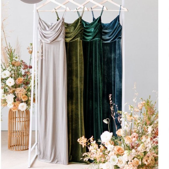 Revelry Skye Velvet Dress - Emerald Green Size 4 - Picture 2 of 11